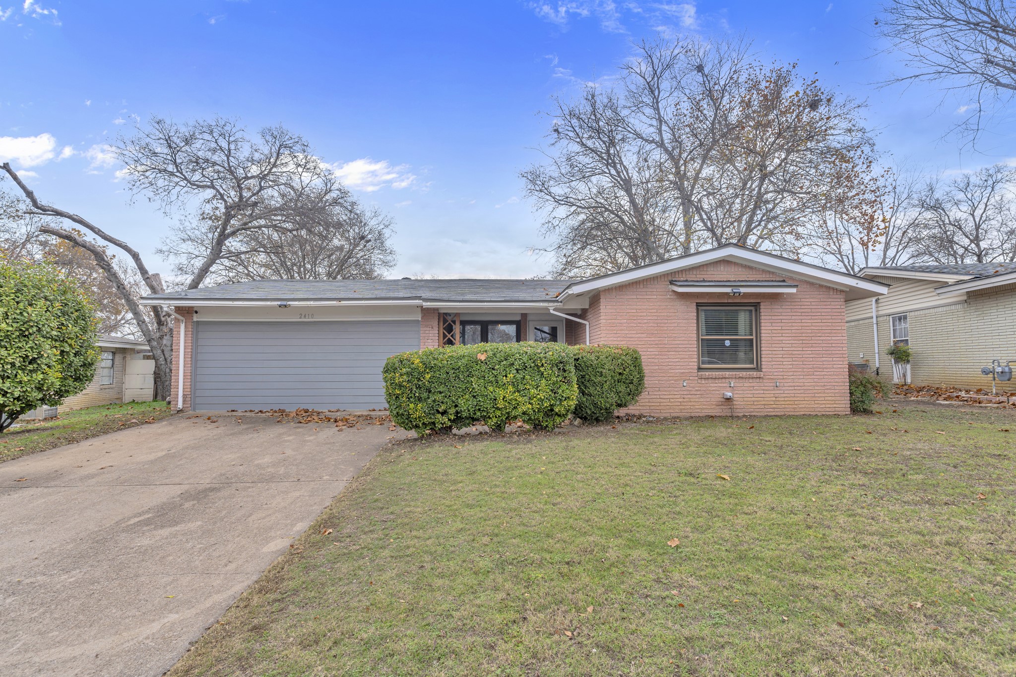 2410 Brookshire Street Arlington TX 76010