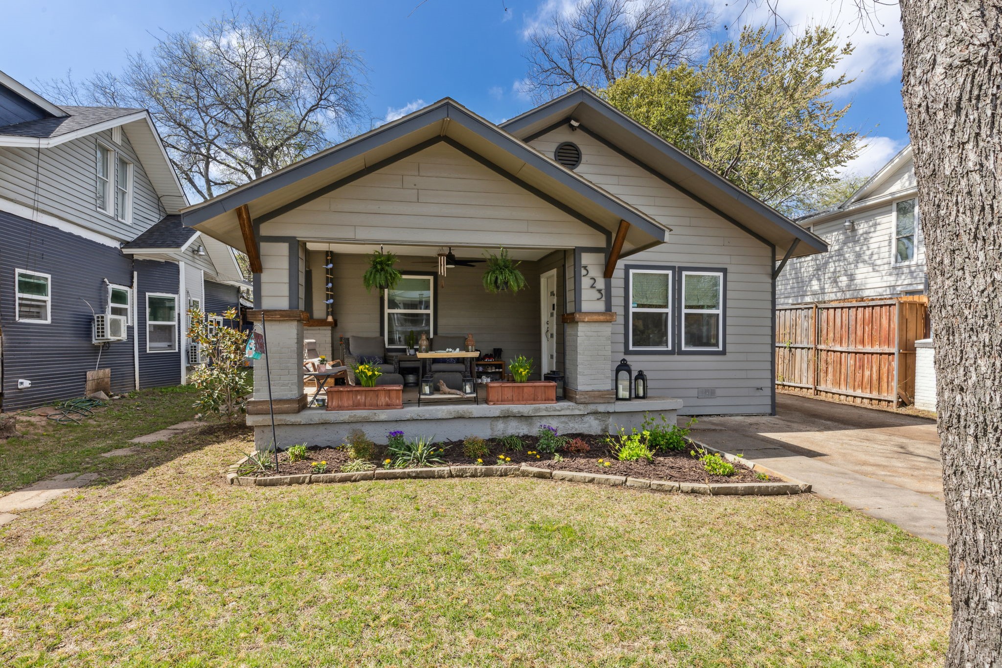 323 S Montreal Avenue Dallas TX 75208