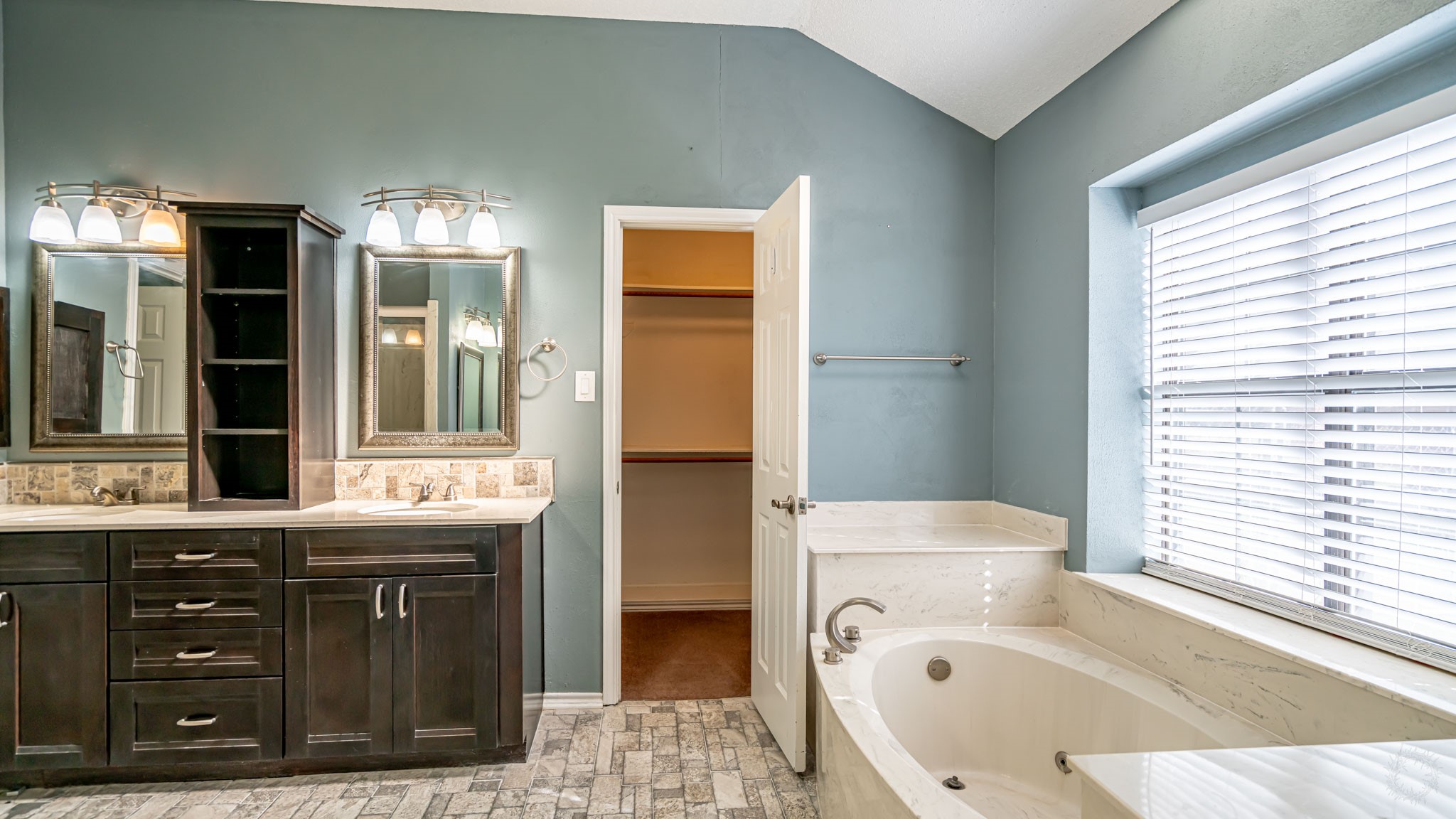 4018 View Point Drive Granbury TX 76048