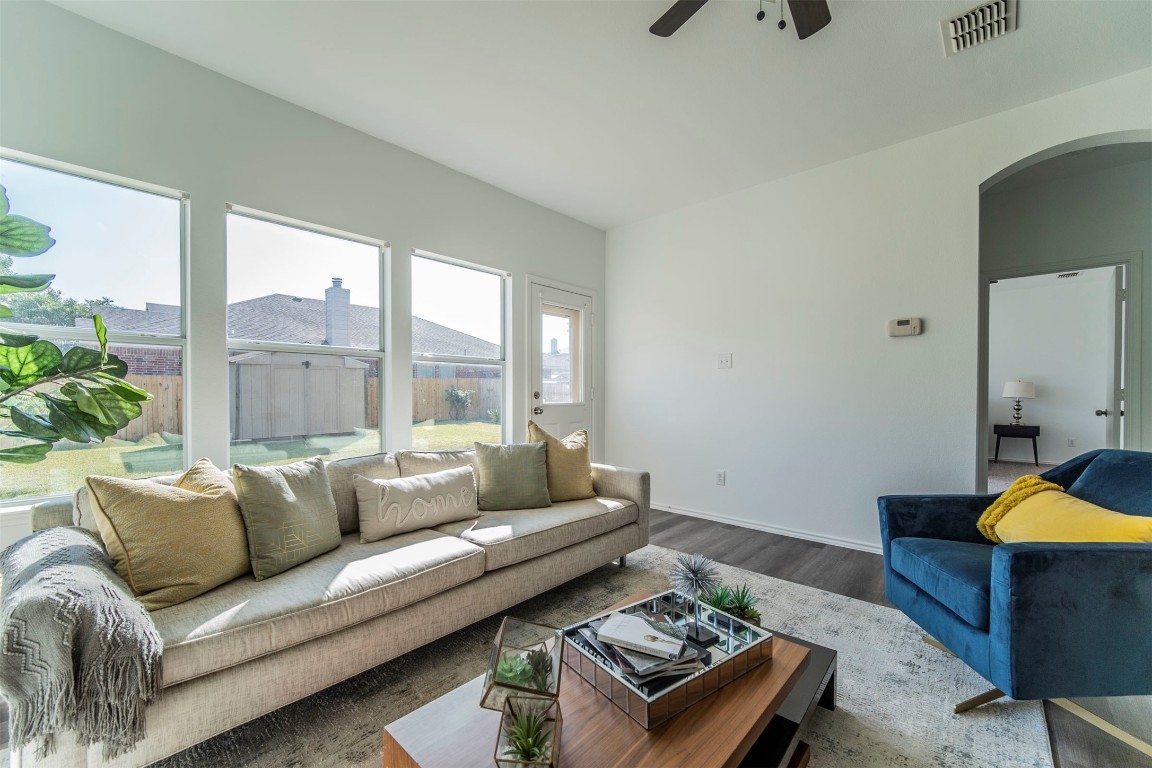 1911 Pin Oak Lane Dallas TX 75253