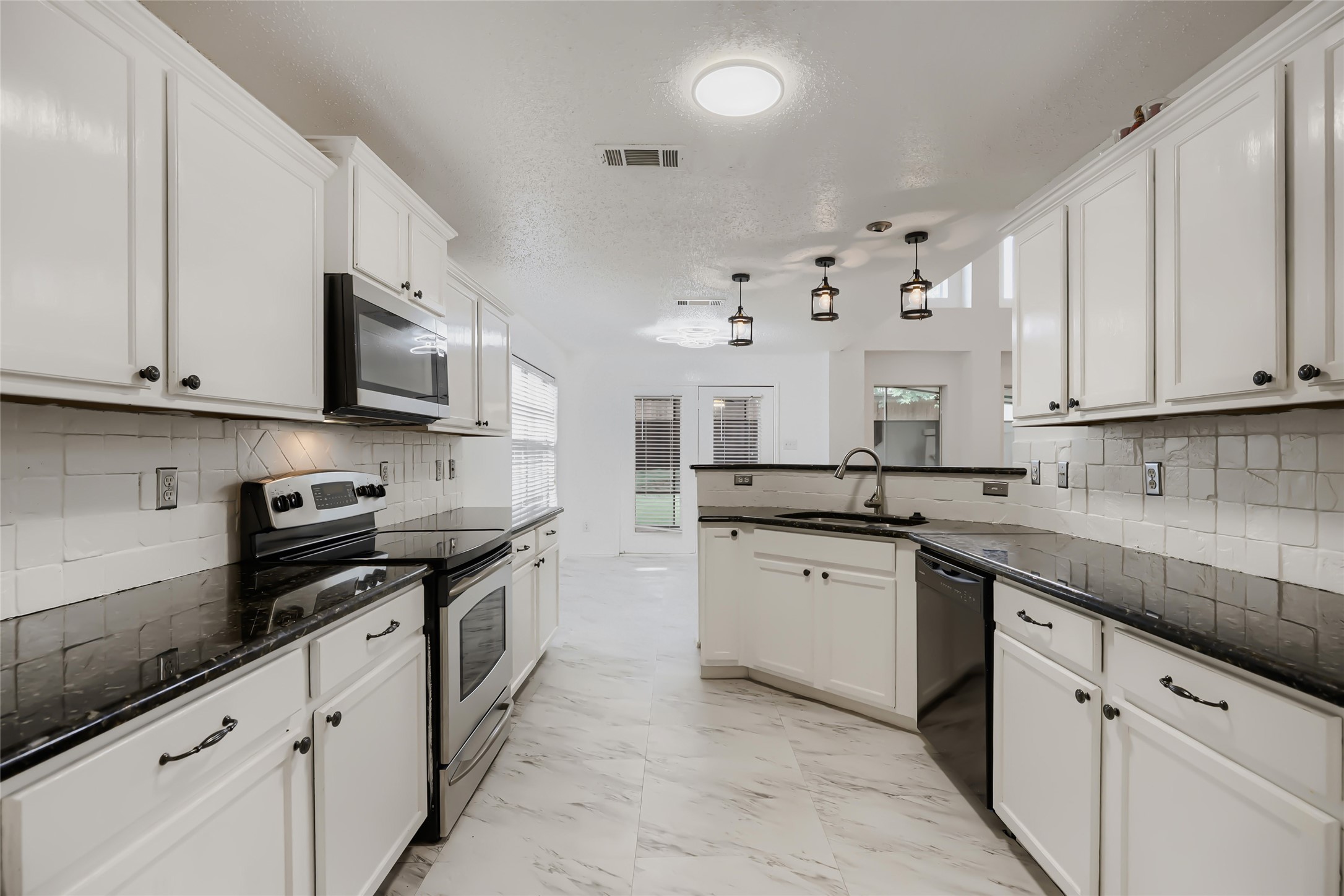 1614 Powder Horn Lane Arlington TX 76018
