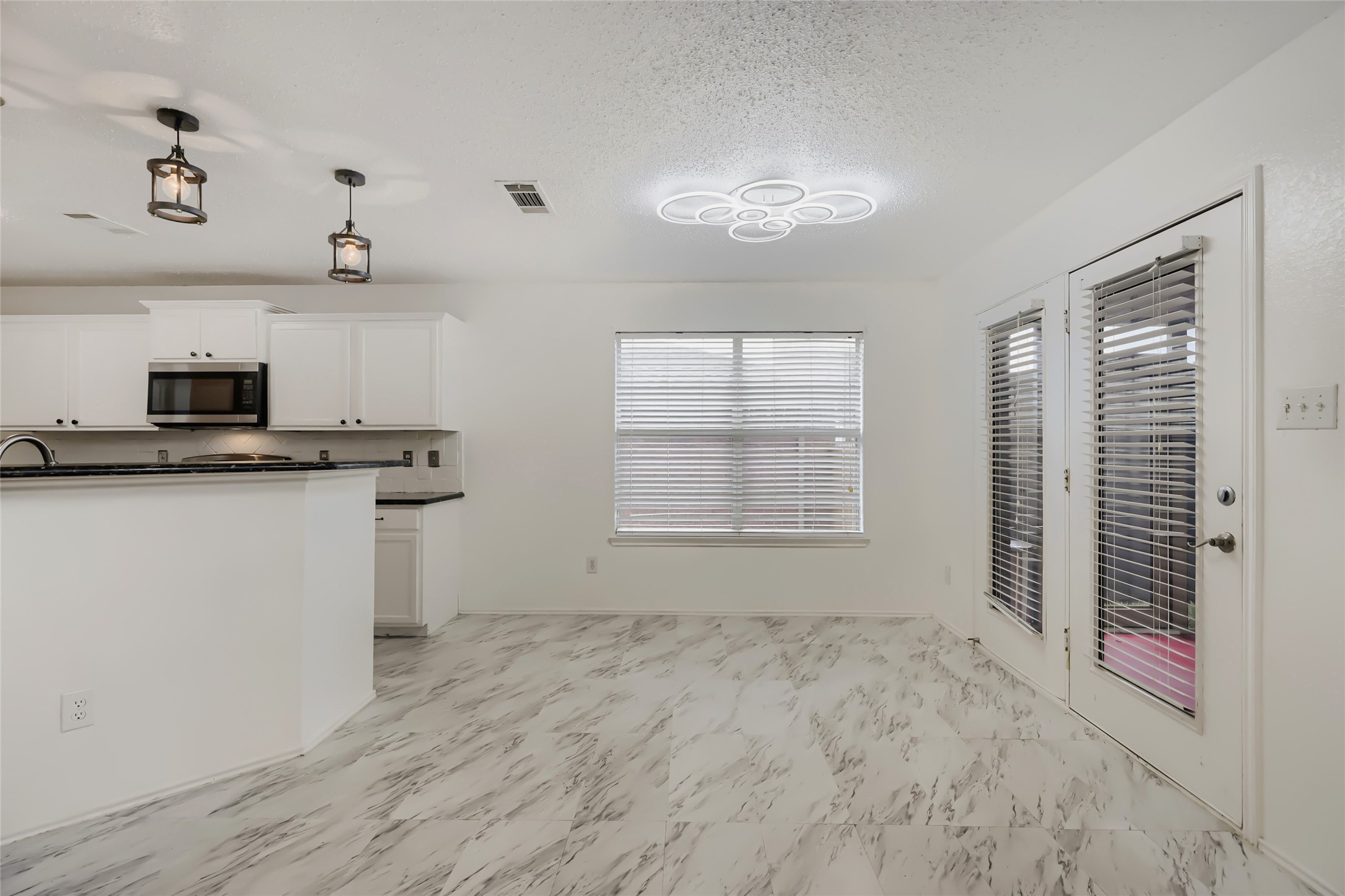 1614 Powder Horn Lane Arlington TX 76018