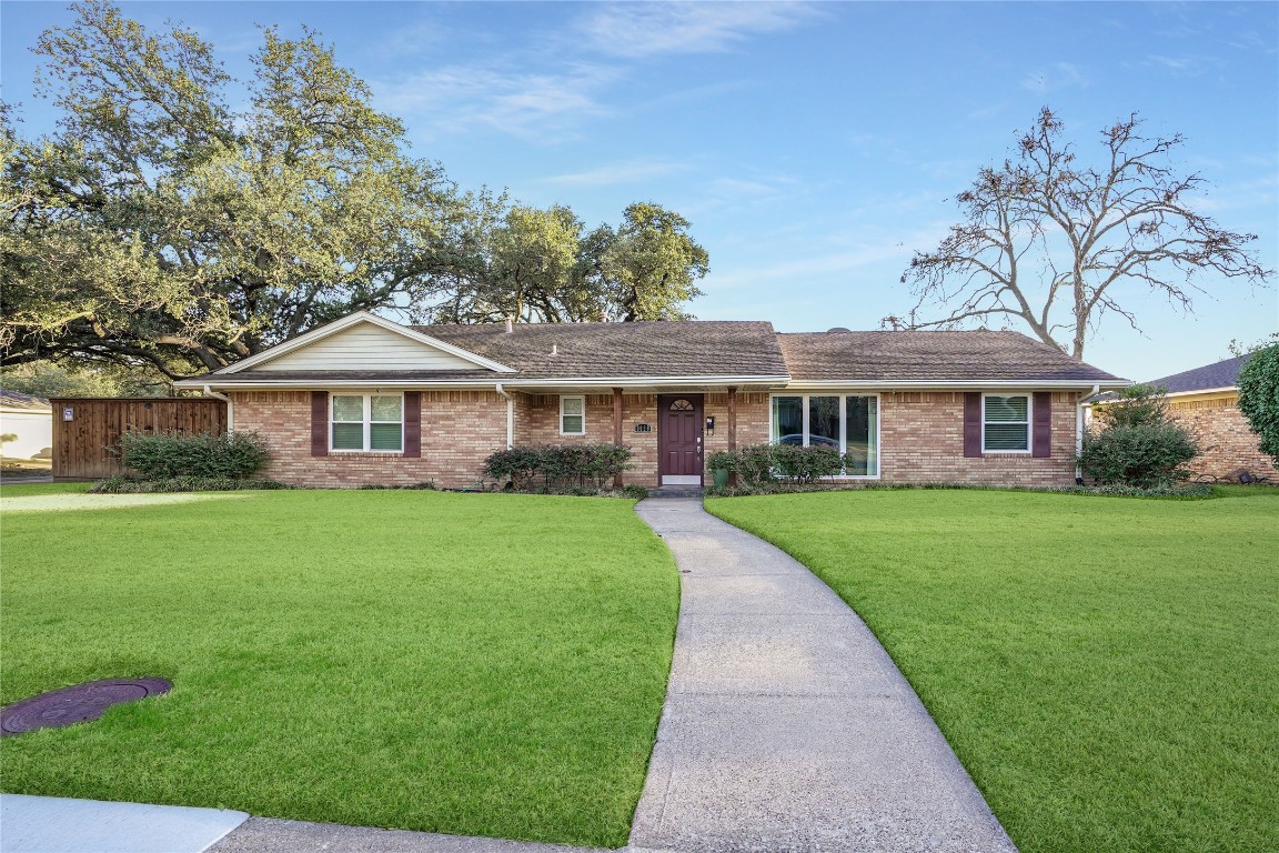 3090 Ponder Drive Dallas TX 75229