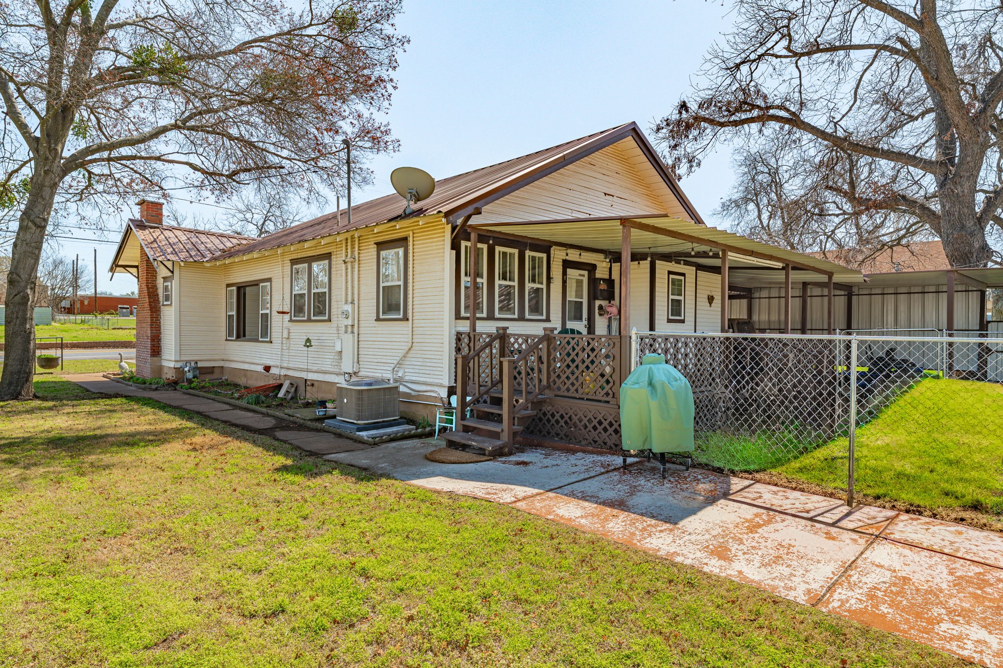 724 S Texas Street De Leon TX 76444