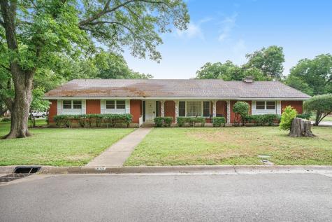 810 S Colonial Drive Cleburne TX 76033