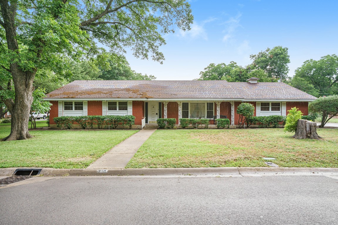 810 S Colonial Drive Cleburne TX 76033