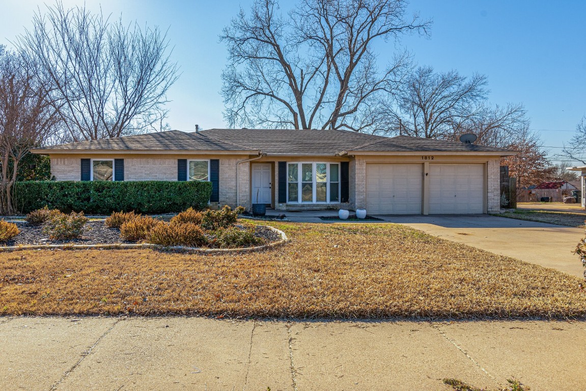 1812 Lexington Place Bedford TX 76022