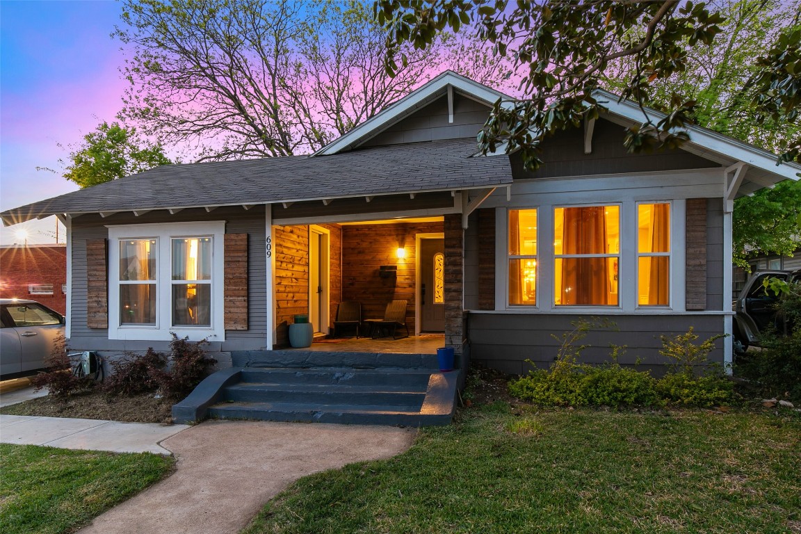 609 N Edgefield Avenue Dallas TX 75208