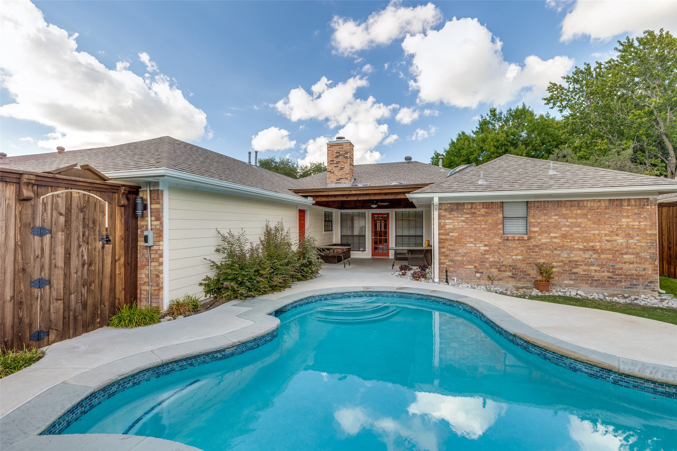 6604 Gretchen Lane Dallas TX 75252