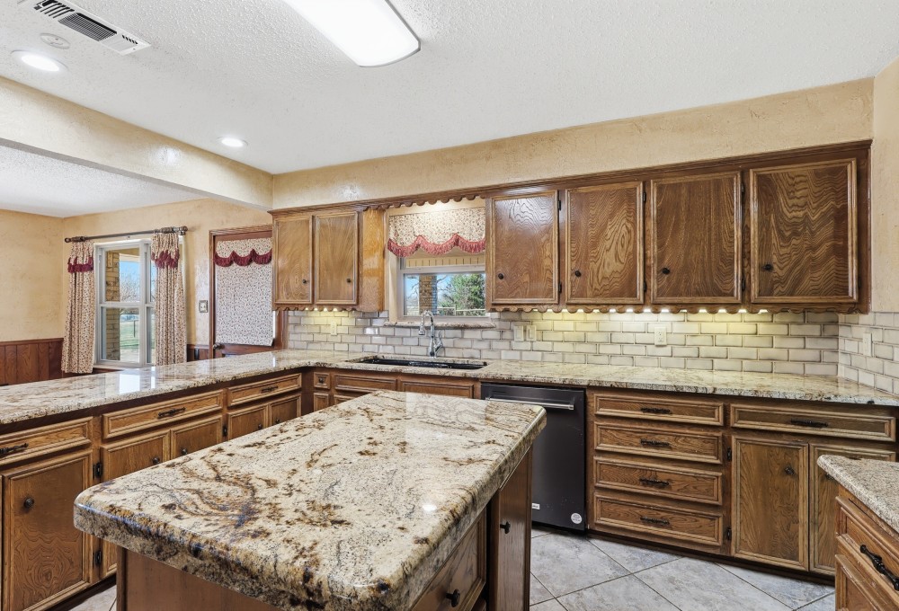 810 W Pine Street Winnsboro TX 75494