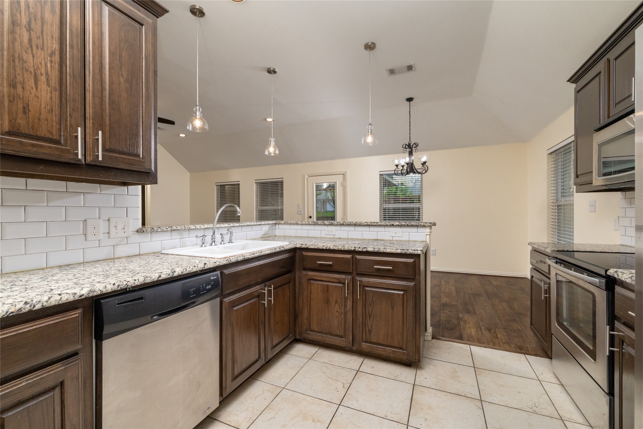 405 Kimbrough Road Azle TX 76020
