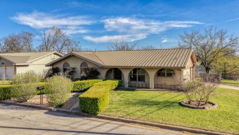 1111 Vivienne Street Weatherford TX 76086