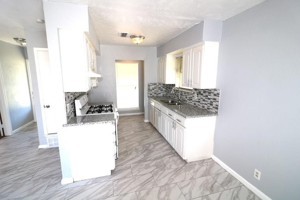 9821 Bluffcreek Drive Dallas TX 75227