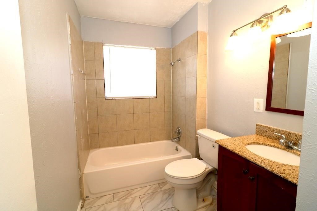 9821 Bluffcreek Drive Dallas TX 75227