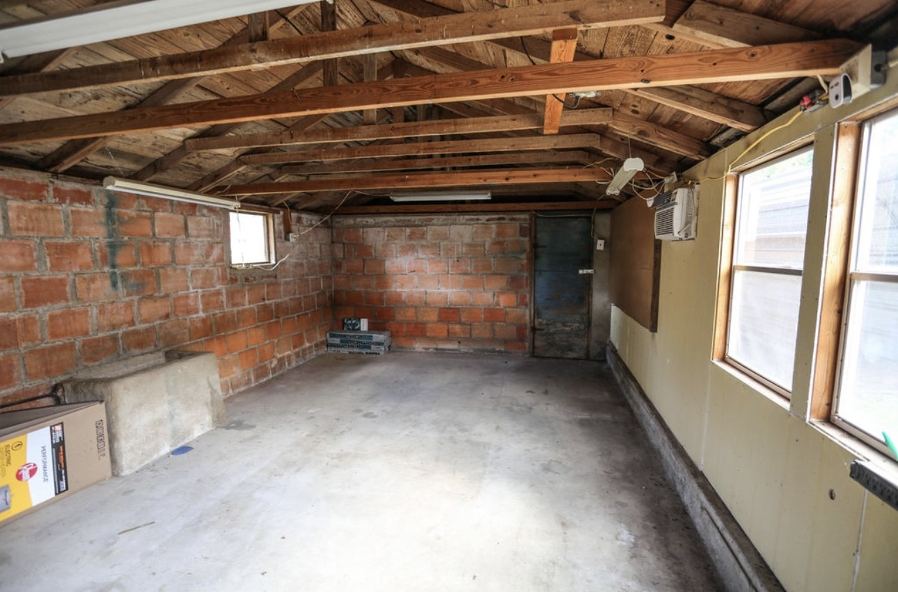 405 W Neely Avenue Comanche TX 76442