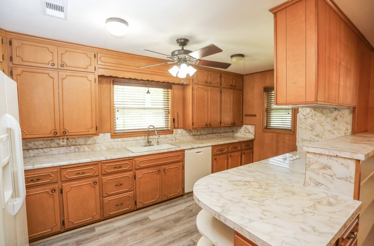 405 W Neely Avenue Comanche TX 76442