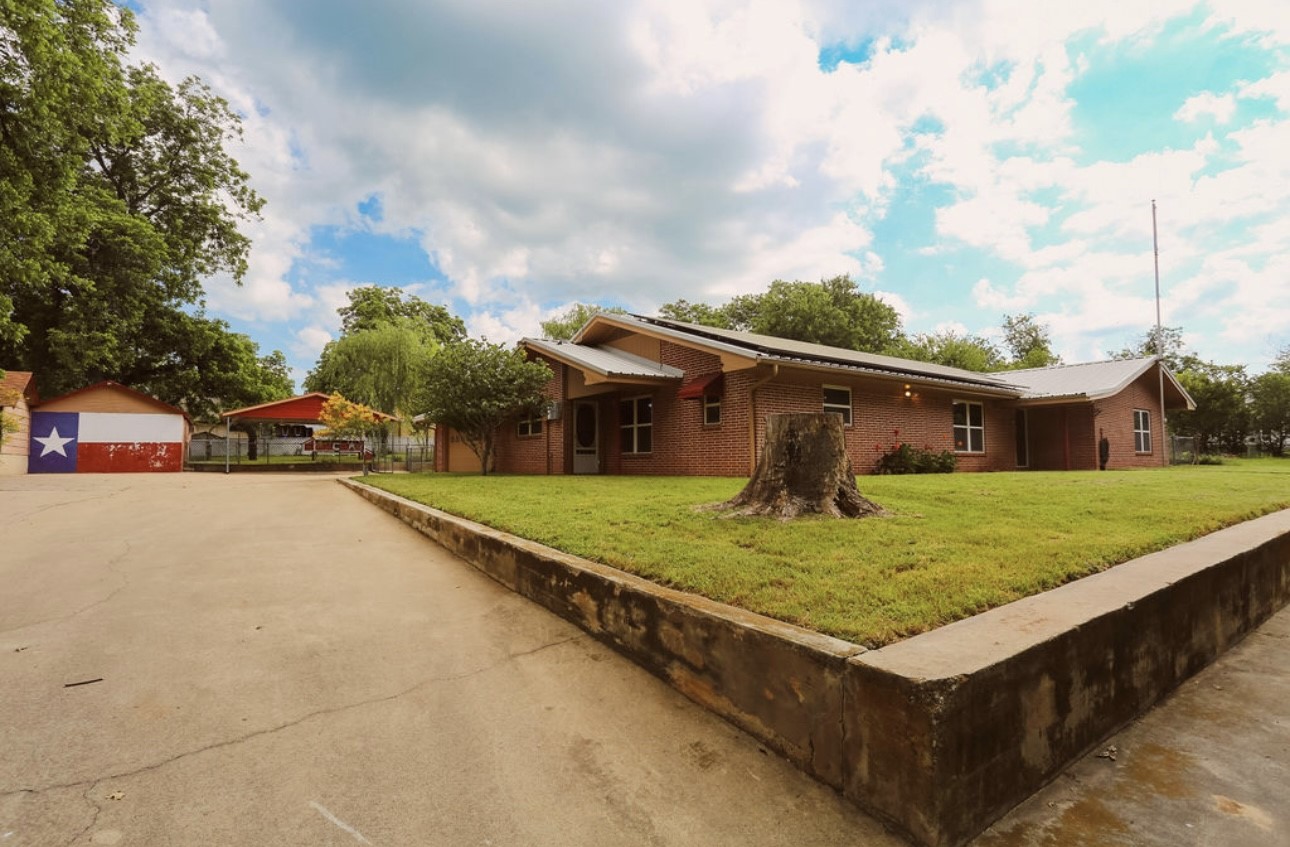 405 W Neely Avenue Comanche TX 76442