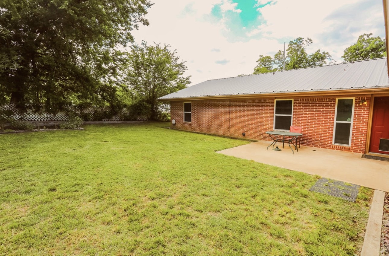 405 W Neely Avenue Comanche TX 76442