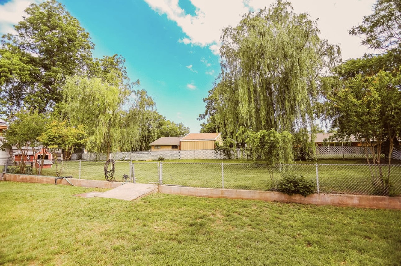 405 W Neely Avenue Comanche TX 76442