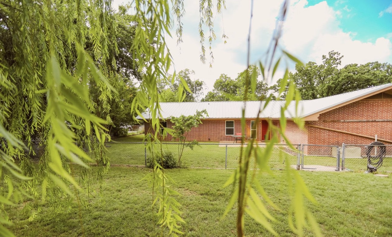 405 W Neely Avenue Comanche TX 76442