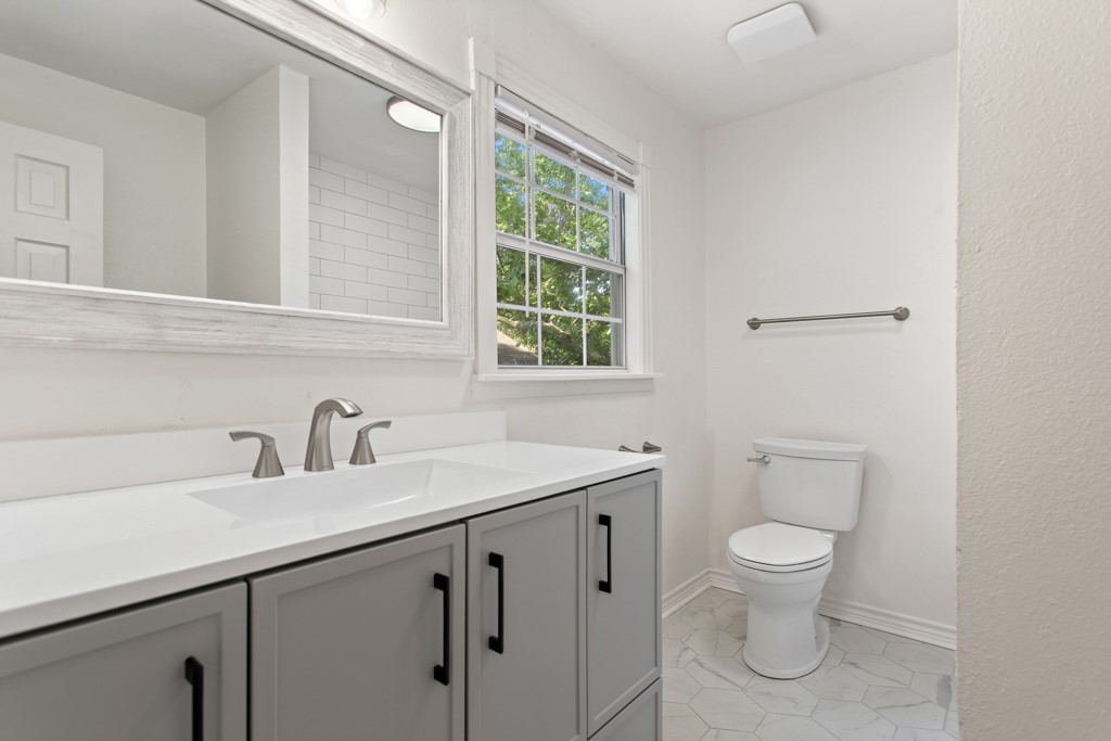 519 W Buchanan Street Mineola TX 75773
