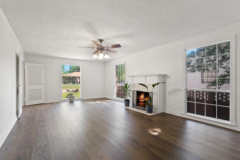519 W Buchanan Street Mineola TX 75773