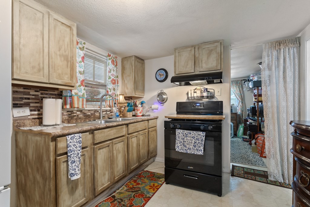 519 W Buchanan Street Mineola TX 75773