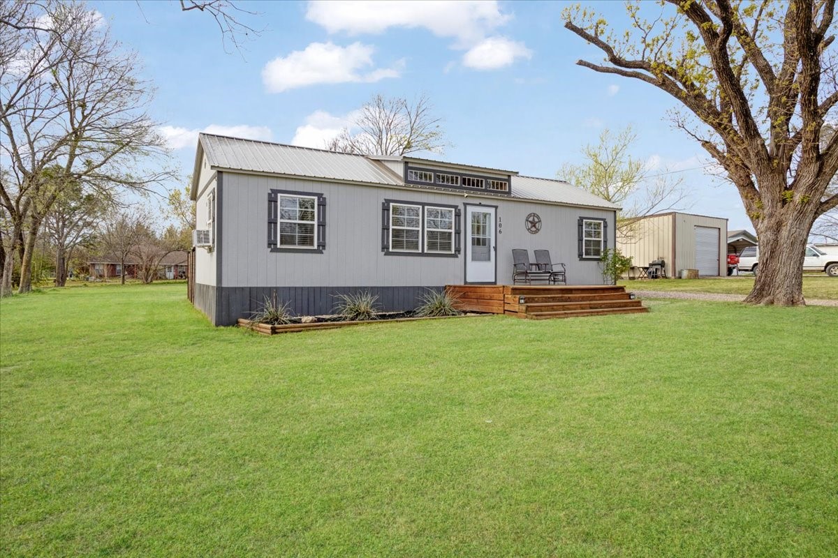 106 Red Bud Street Ravenna TX 75476