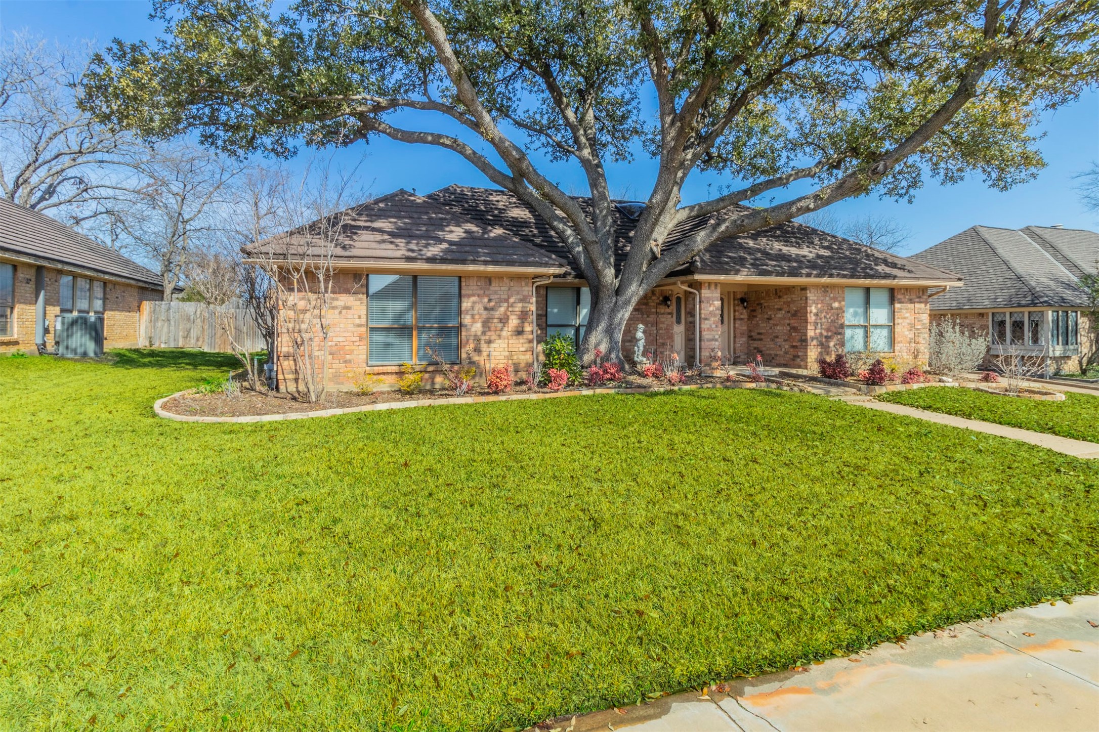 805 Shady Lane Bedford TX 76021