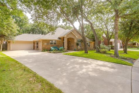 829 Royal Oak Lane Burleson TX 76028