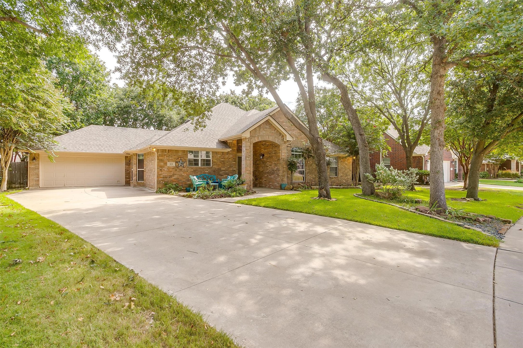 829 Royal Oak Lane Burleson TX 76028