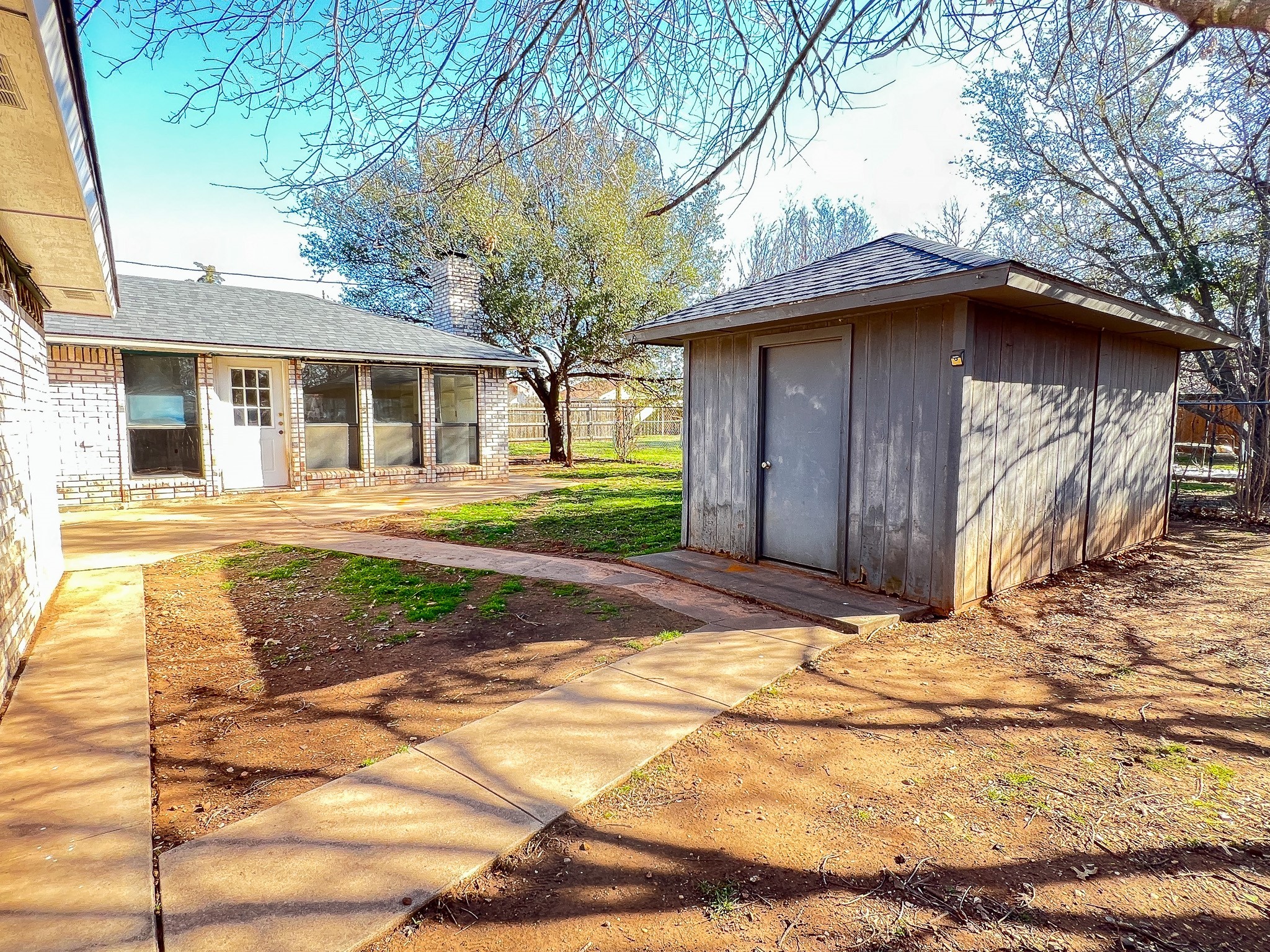505 N Yosemite Iowa Park TX 76367