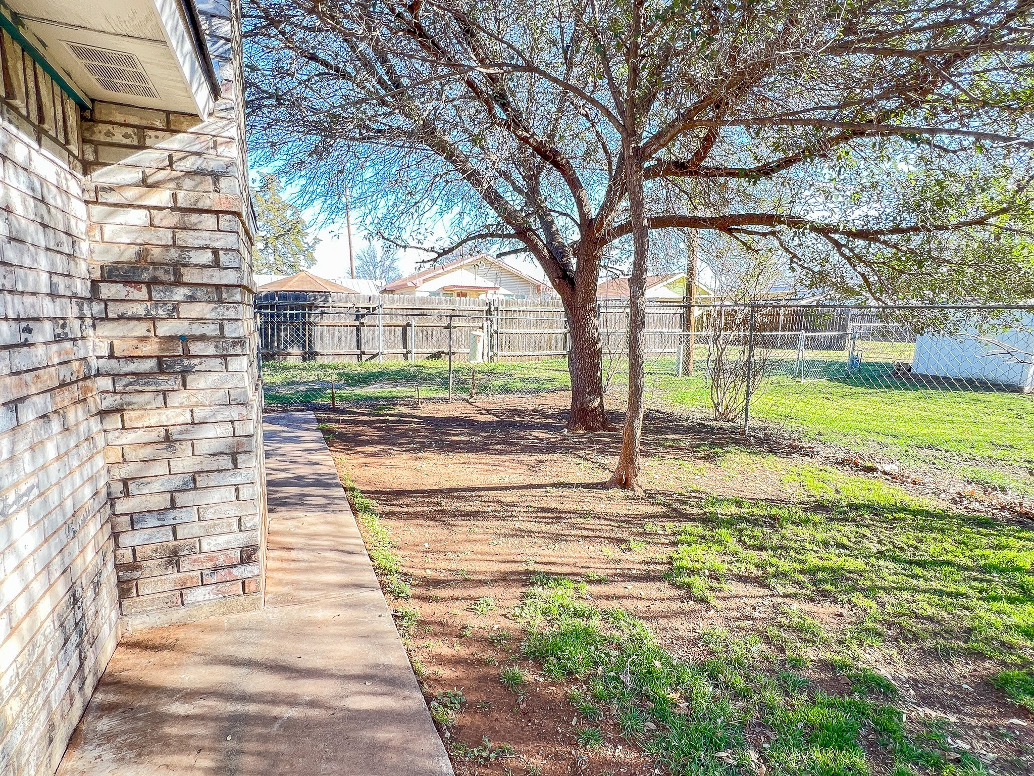 505 N Yosemite Iowa Park TX 76367