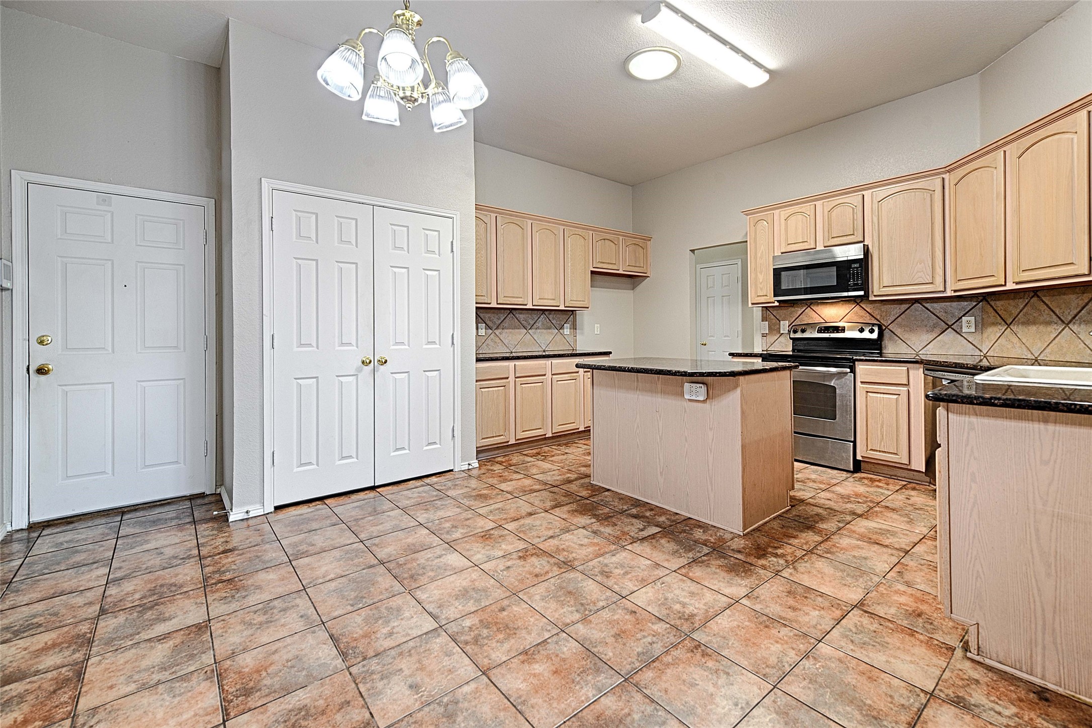 516 Chestnut Lane Saginaw TX 76179