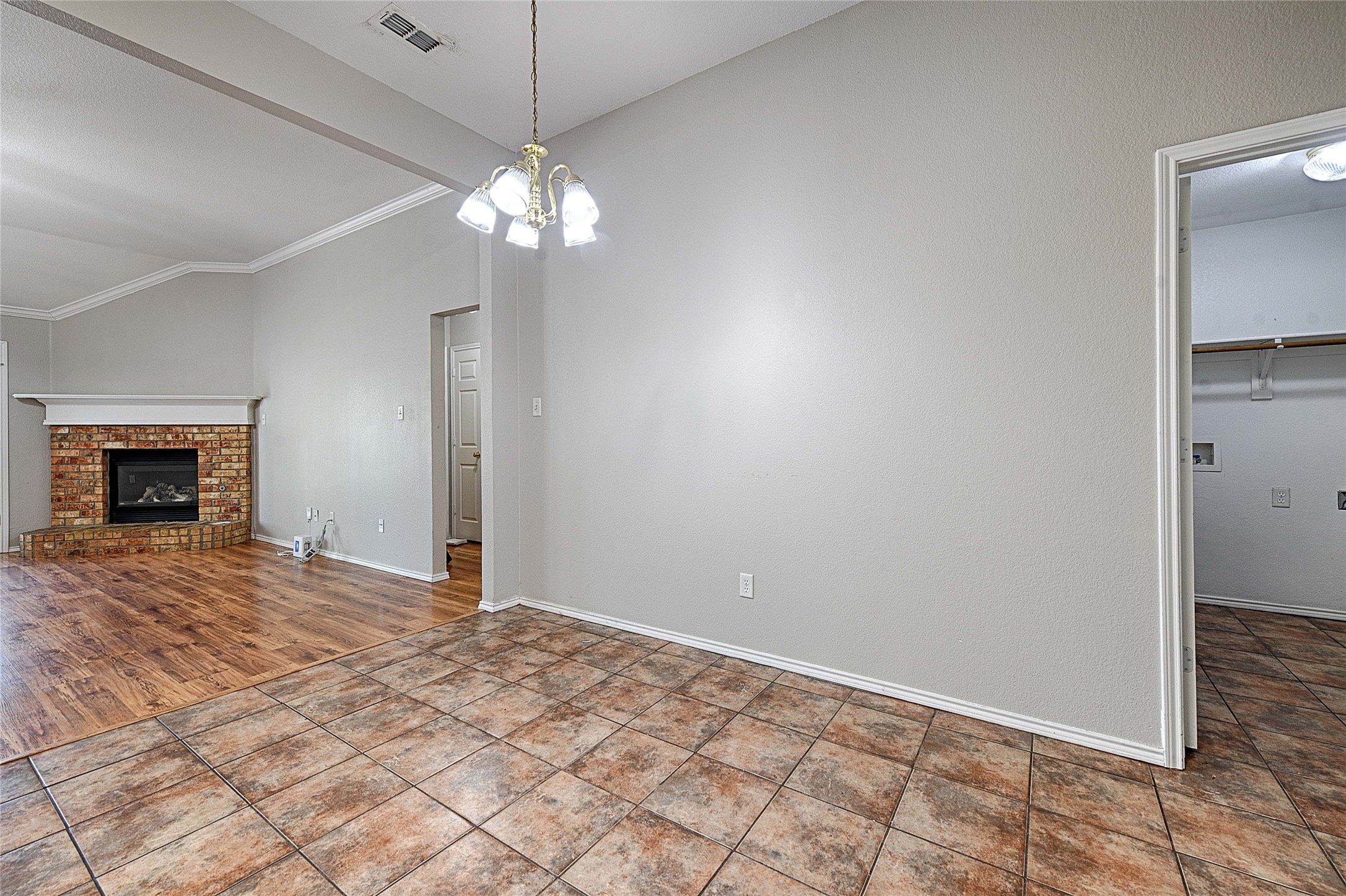 516 Chestnut Lane Saginaw TX 76179