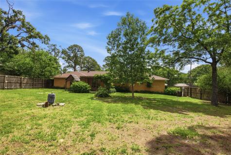 2703 Robinwood Lane Denton TX 76209