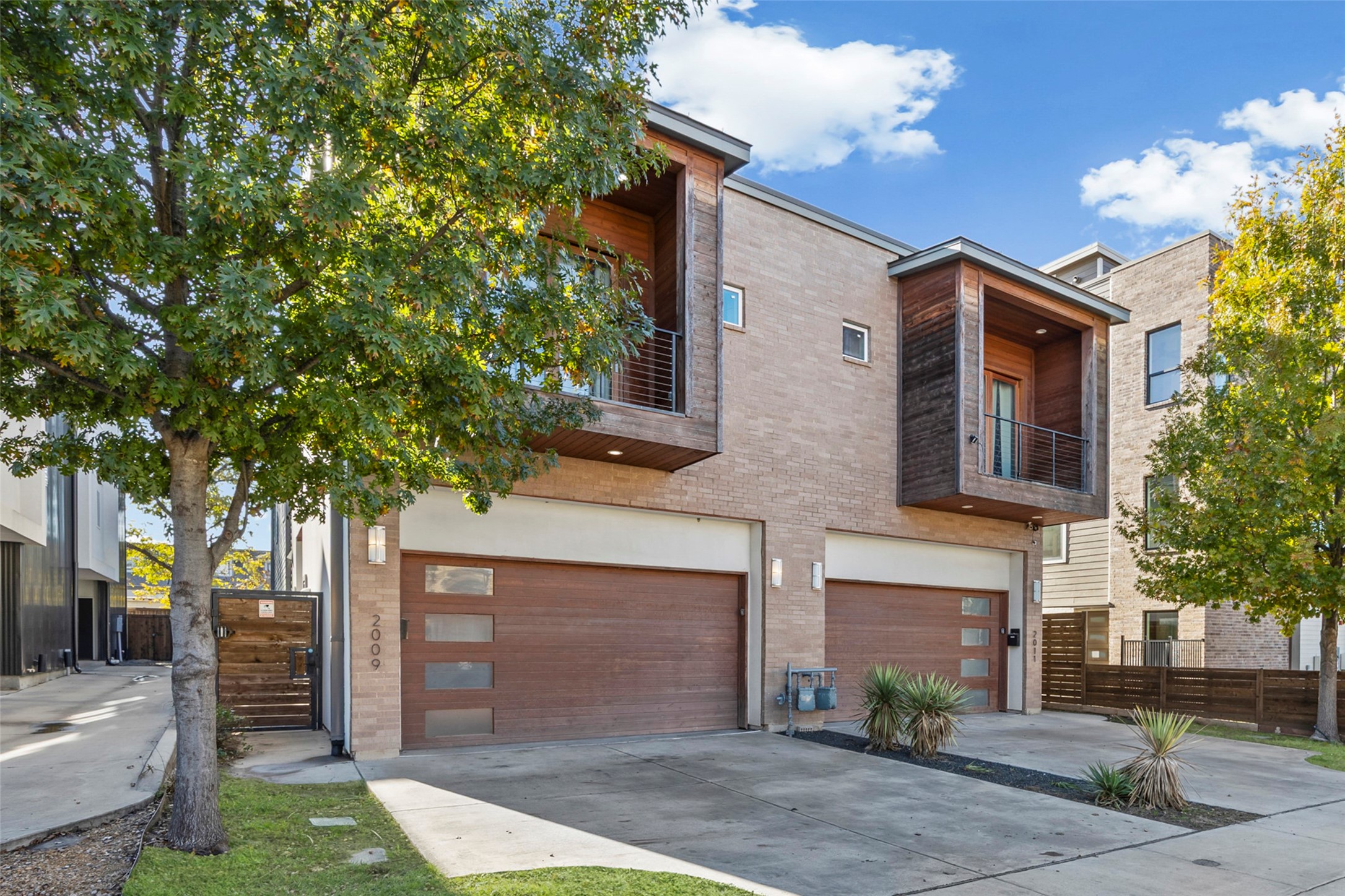 2009 N Prairie Avenue Dallas TX 75204