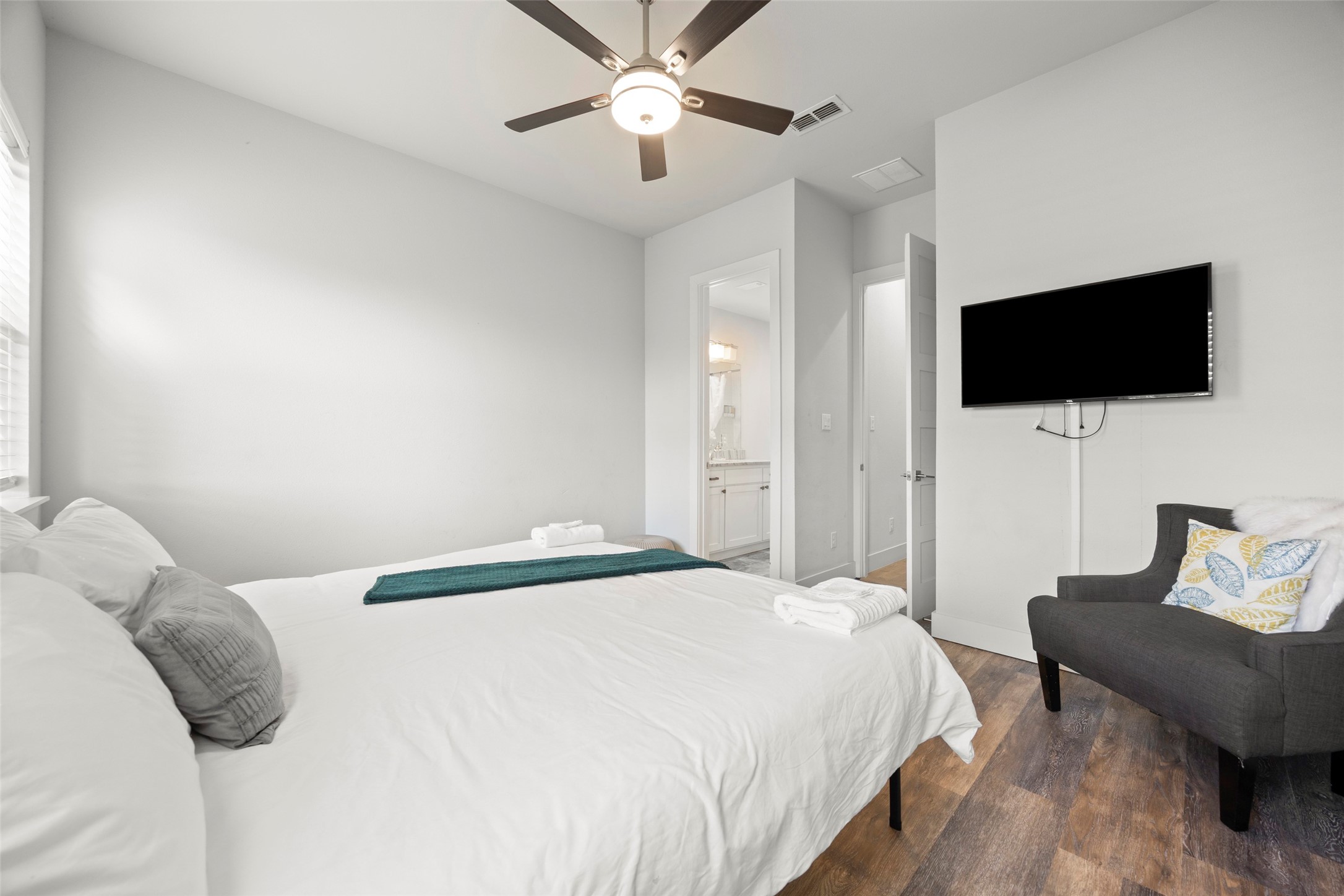 2009 N Prairie Avenue Dallas TX 75204