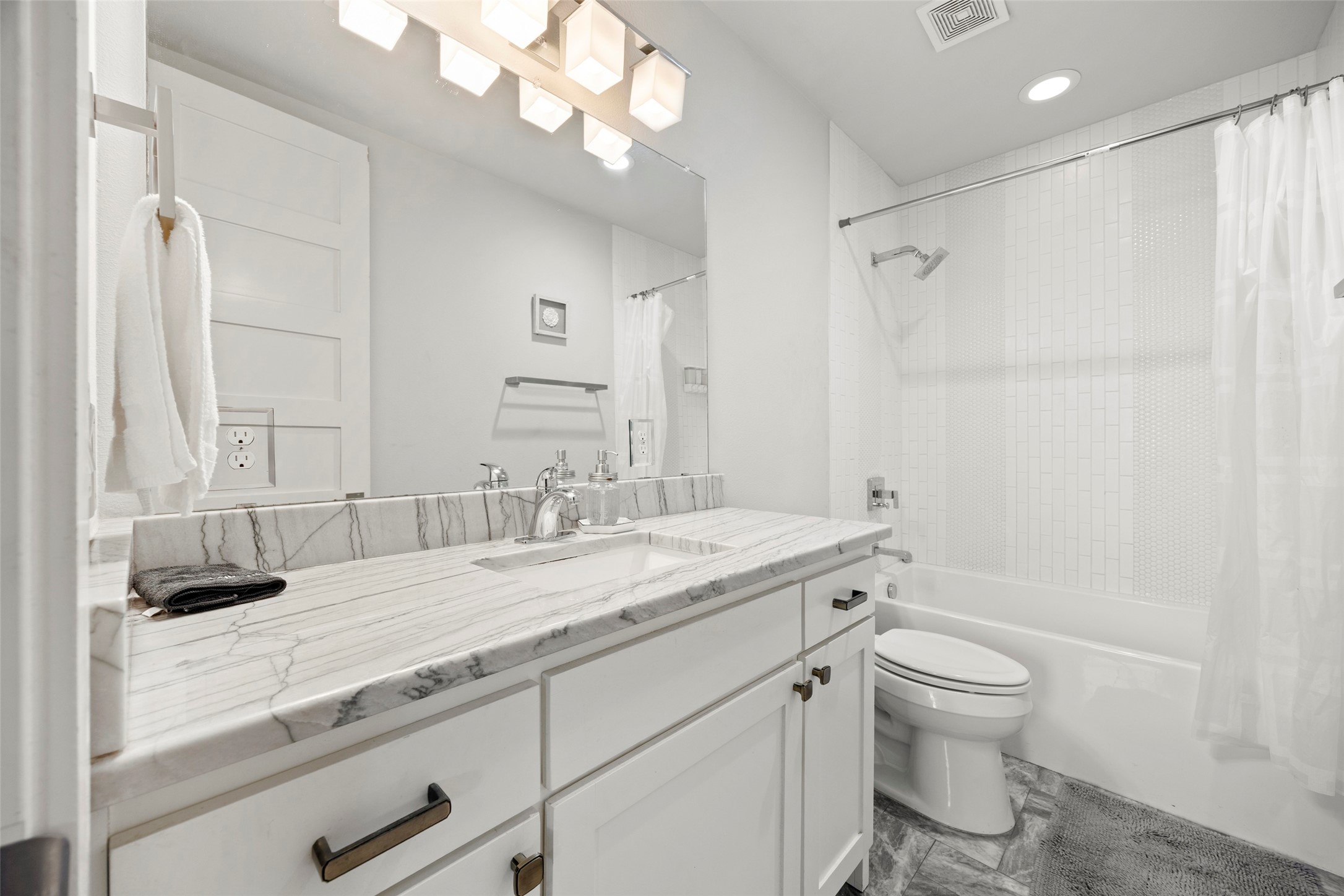 2009 N Prairie Avenue Dallas TX 75204