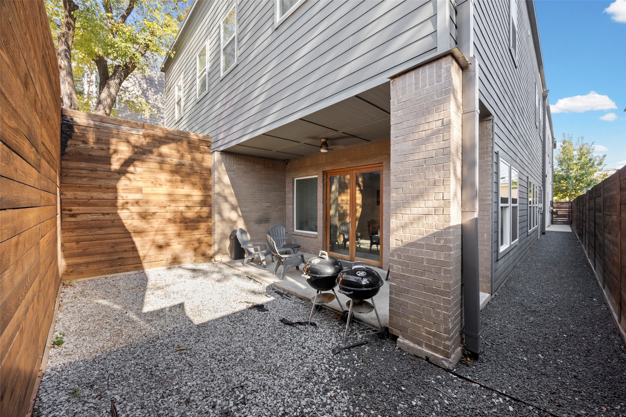 2009 N Prairie Avenue Dallas TX 75204