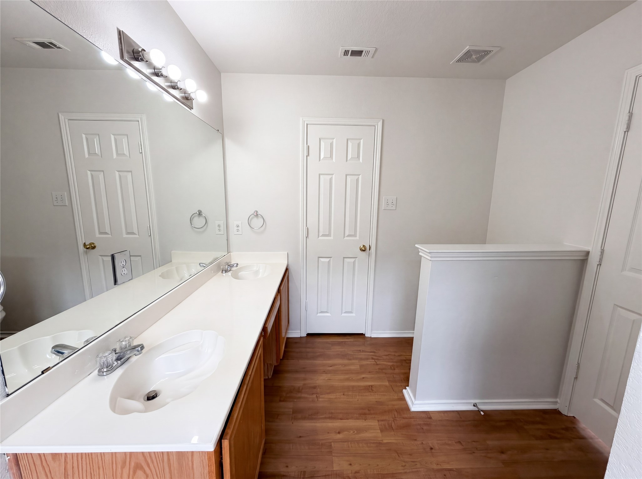 5432 Nuthatch Street Dallas TX 75236