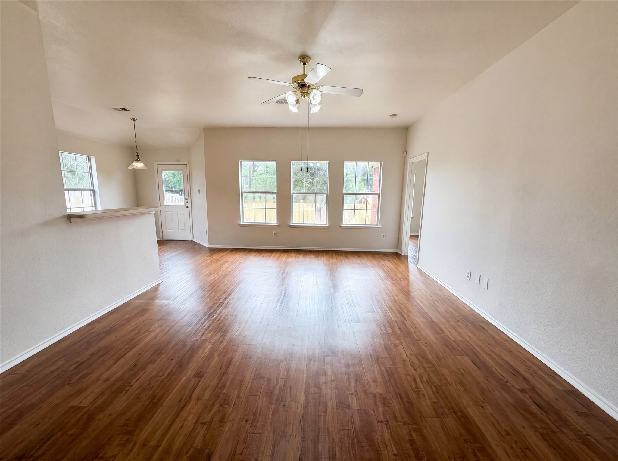 5432 Nuthatch Street Dallas TX 75236