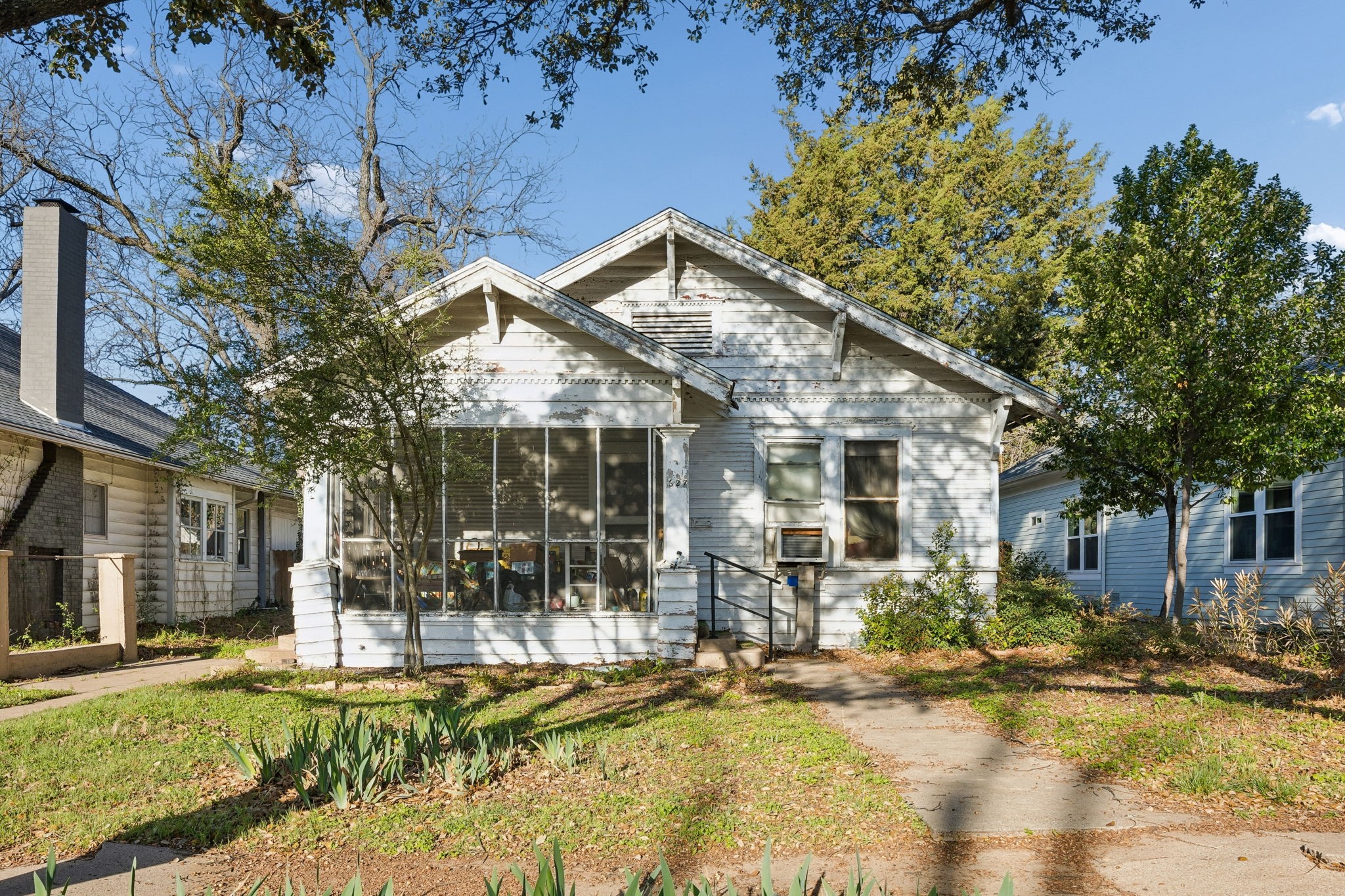 627 N Winnetka Avenue Dallas TX 75208