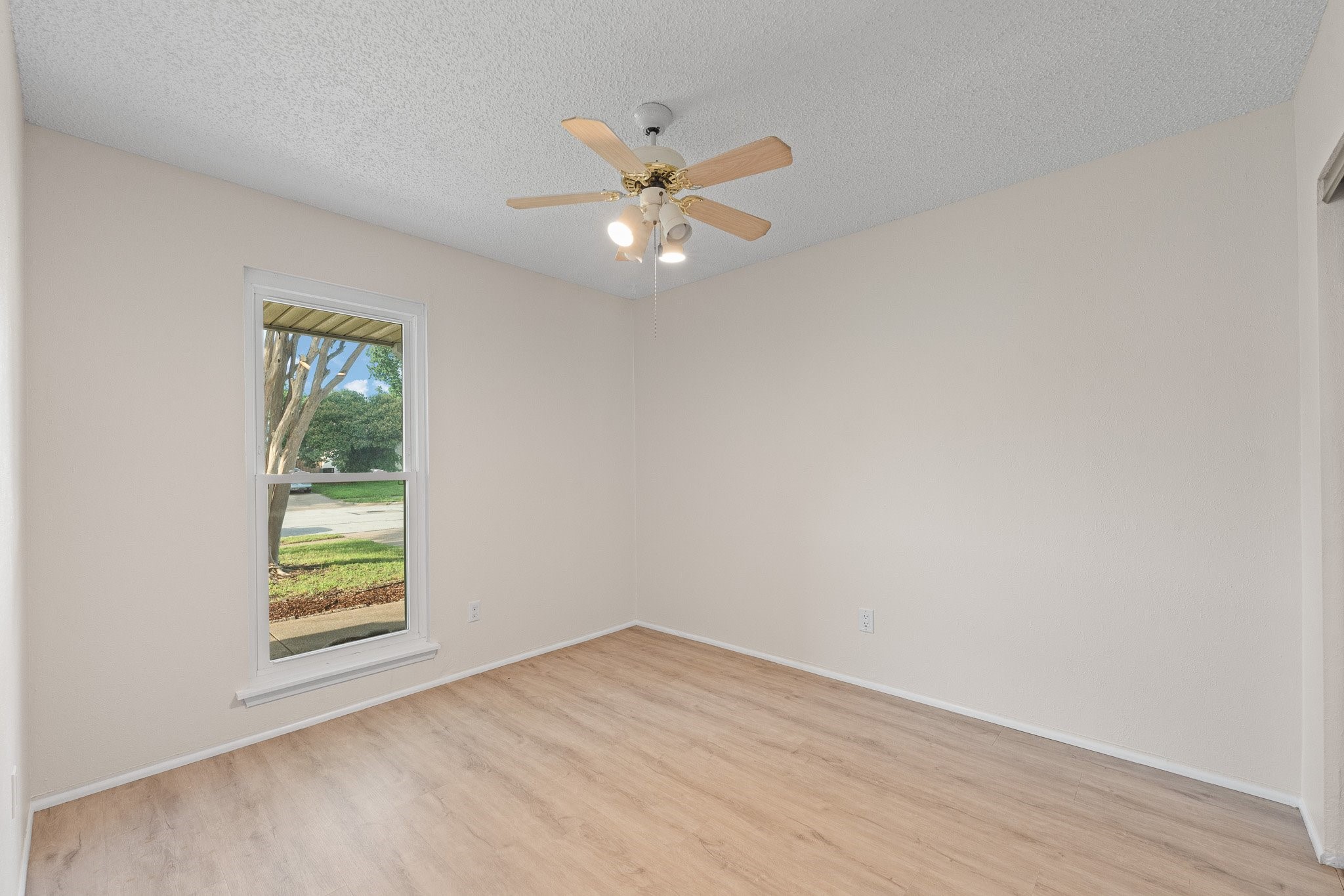1013 Waverly Drive Arlington TX 76015