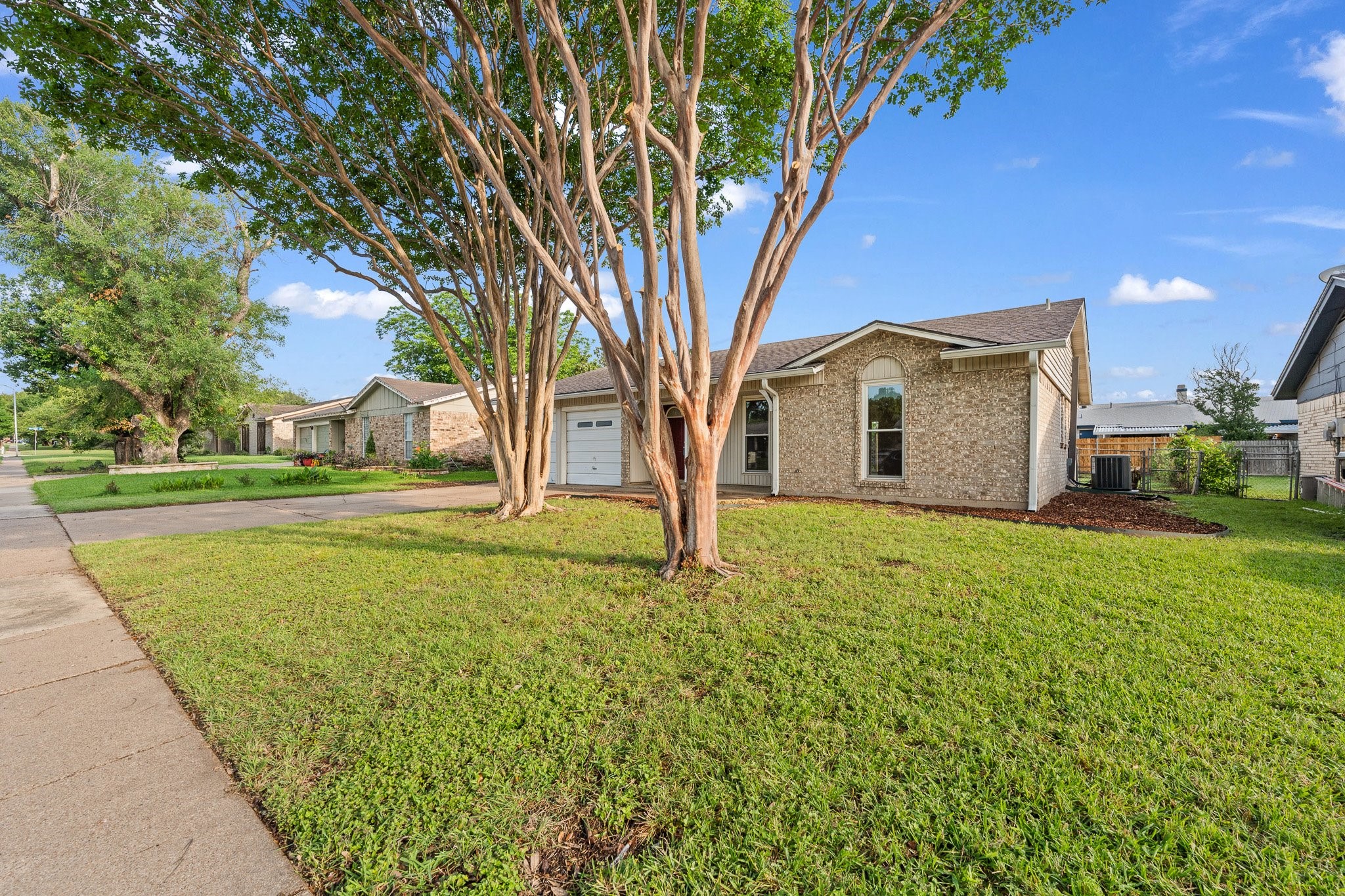 1013 Waverly Drive Arlington TX 76015