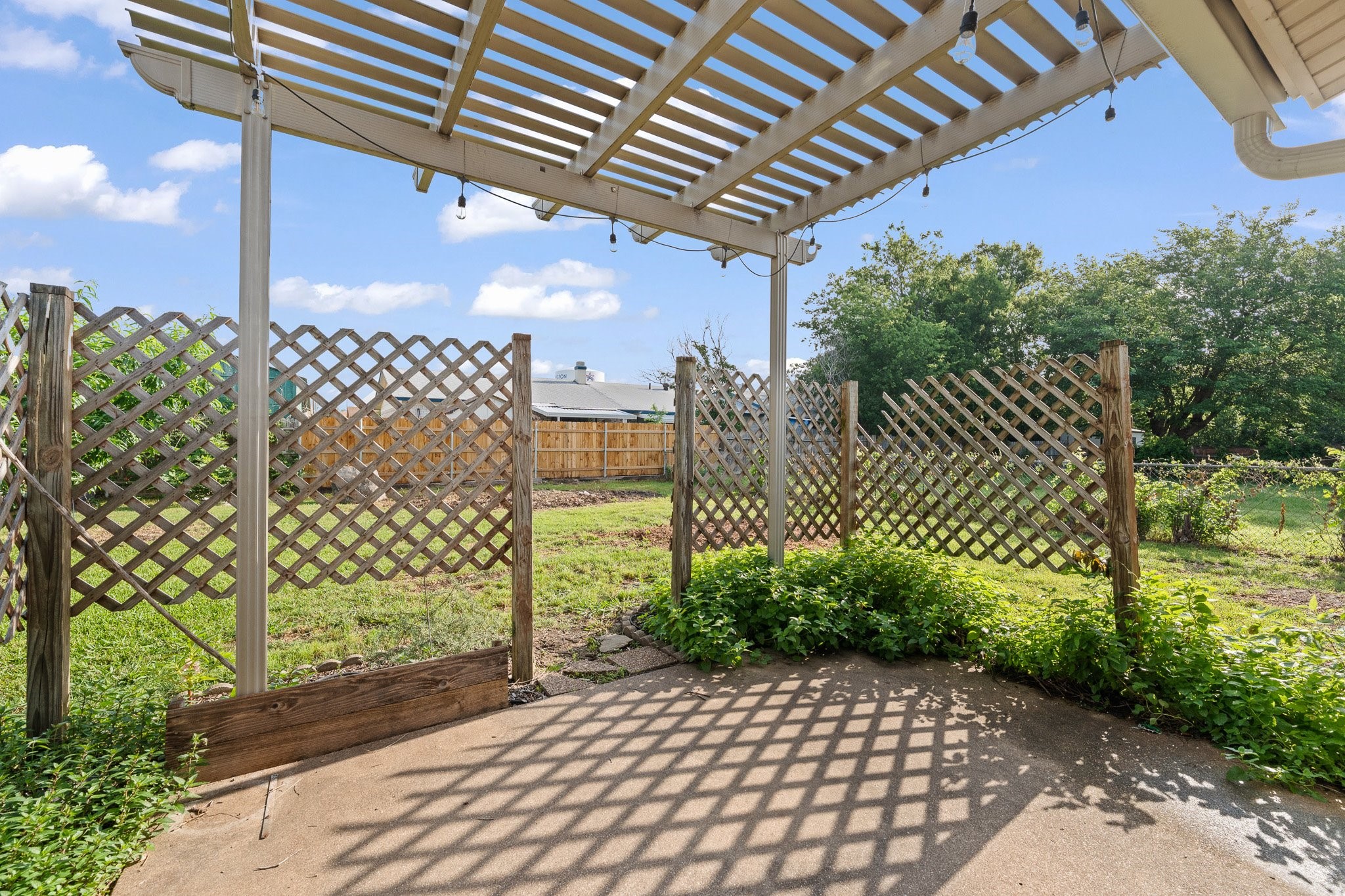 1013 Waverly Drive Arlington TX 76015