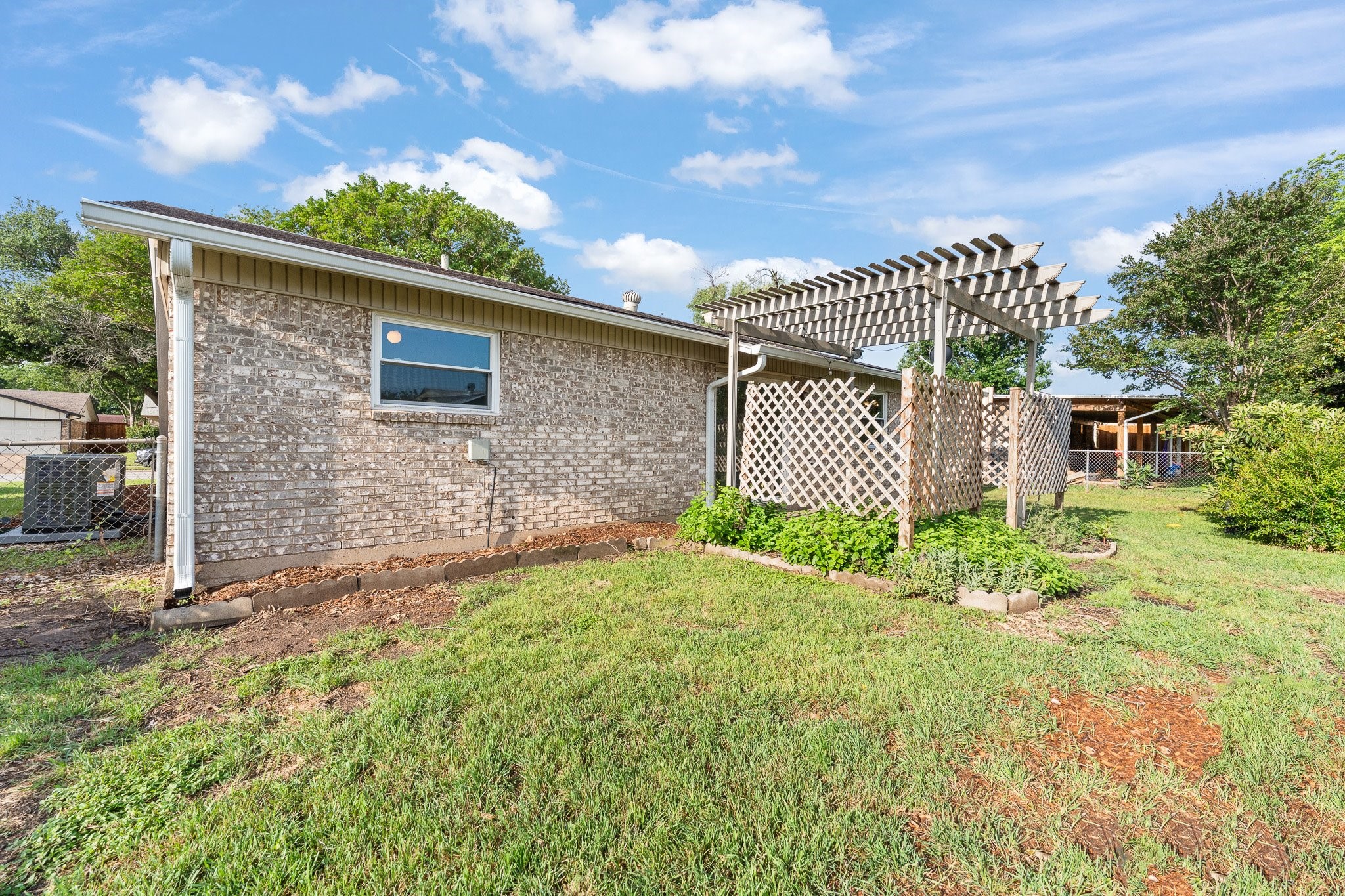 1013 Waverly Drive Arlington TX 76015