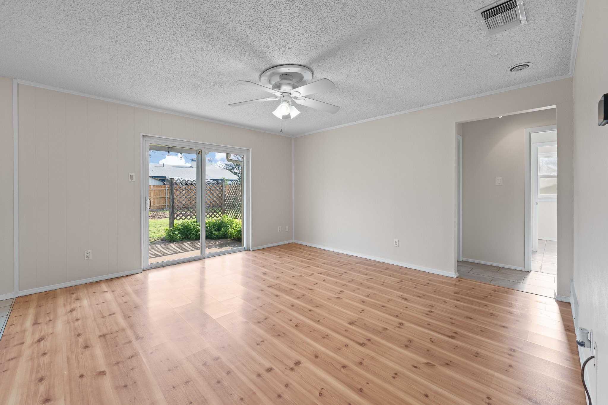 1013 Waverly Drive Arlington TX 76015