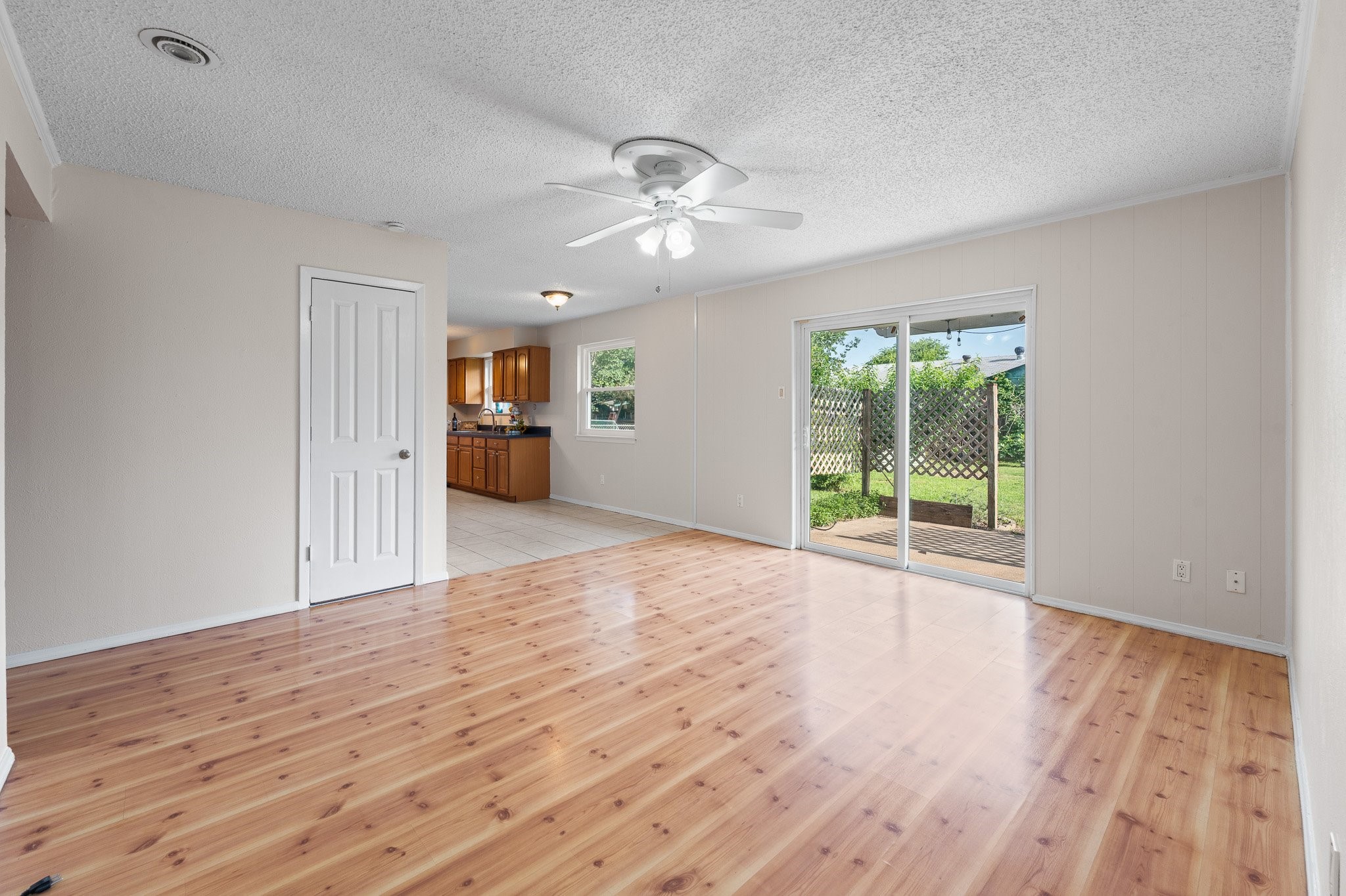 1013 Waverly Drive Arlington TX 76015