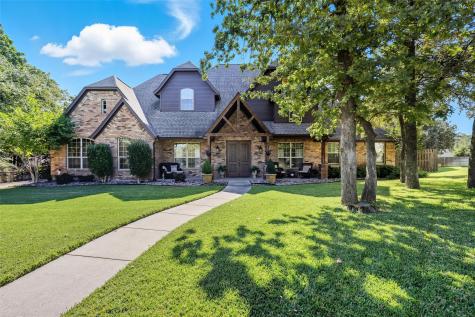 1304 Crows Nest Court Azle TX 76020